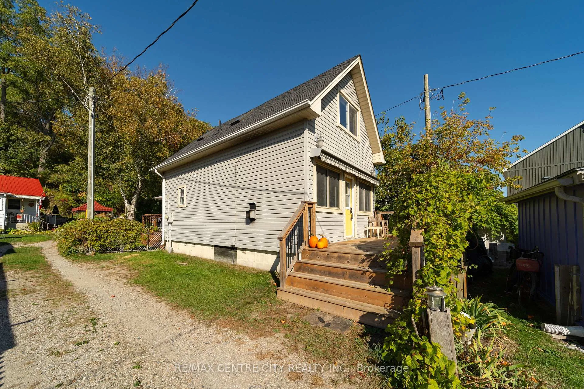 Photo 3 of 417 Edith Cavell Boulevard, Central Elgin, Rural Central Elgin — HOMEH