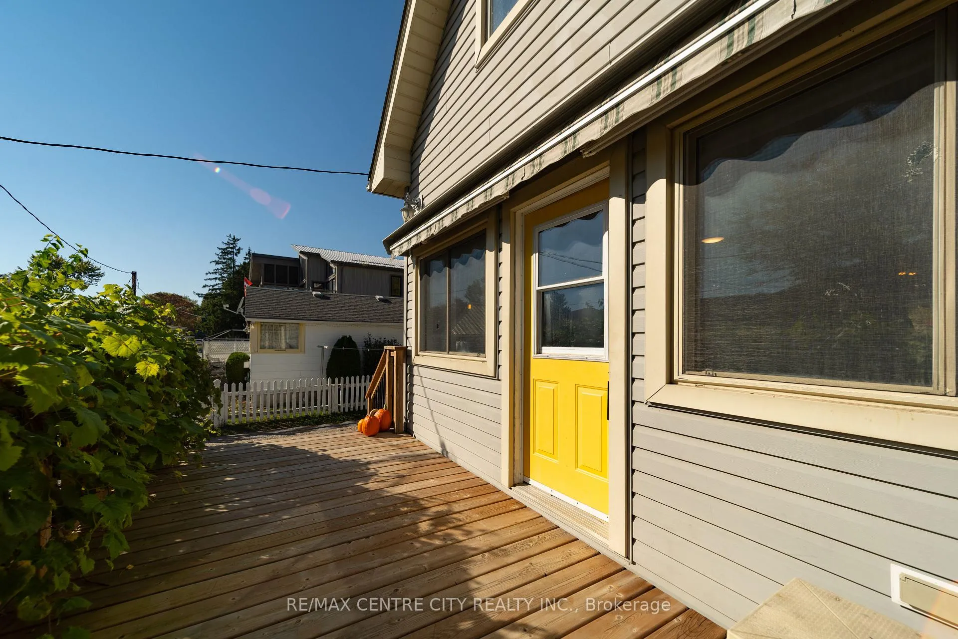 Photo 5 of 417 Edith Cavell Boulevard, Central Elgin, Rural Central Elgin — HOMEH