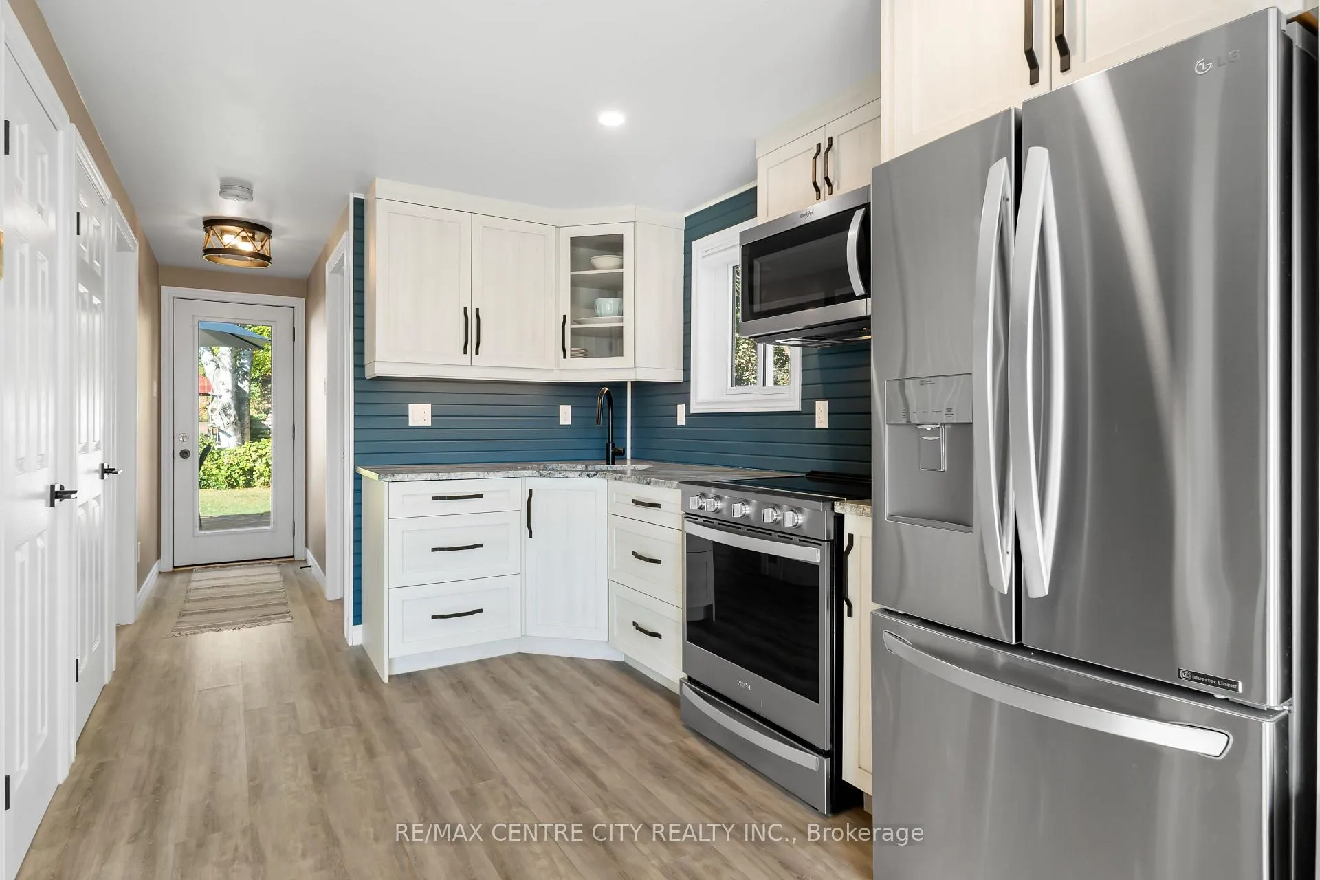 Photo 16 of 417 Edith Cavell Boulevard, Central Elgin, Rural Central Elgin — HOMEH