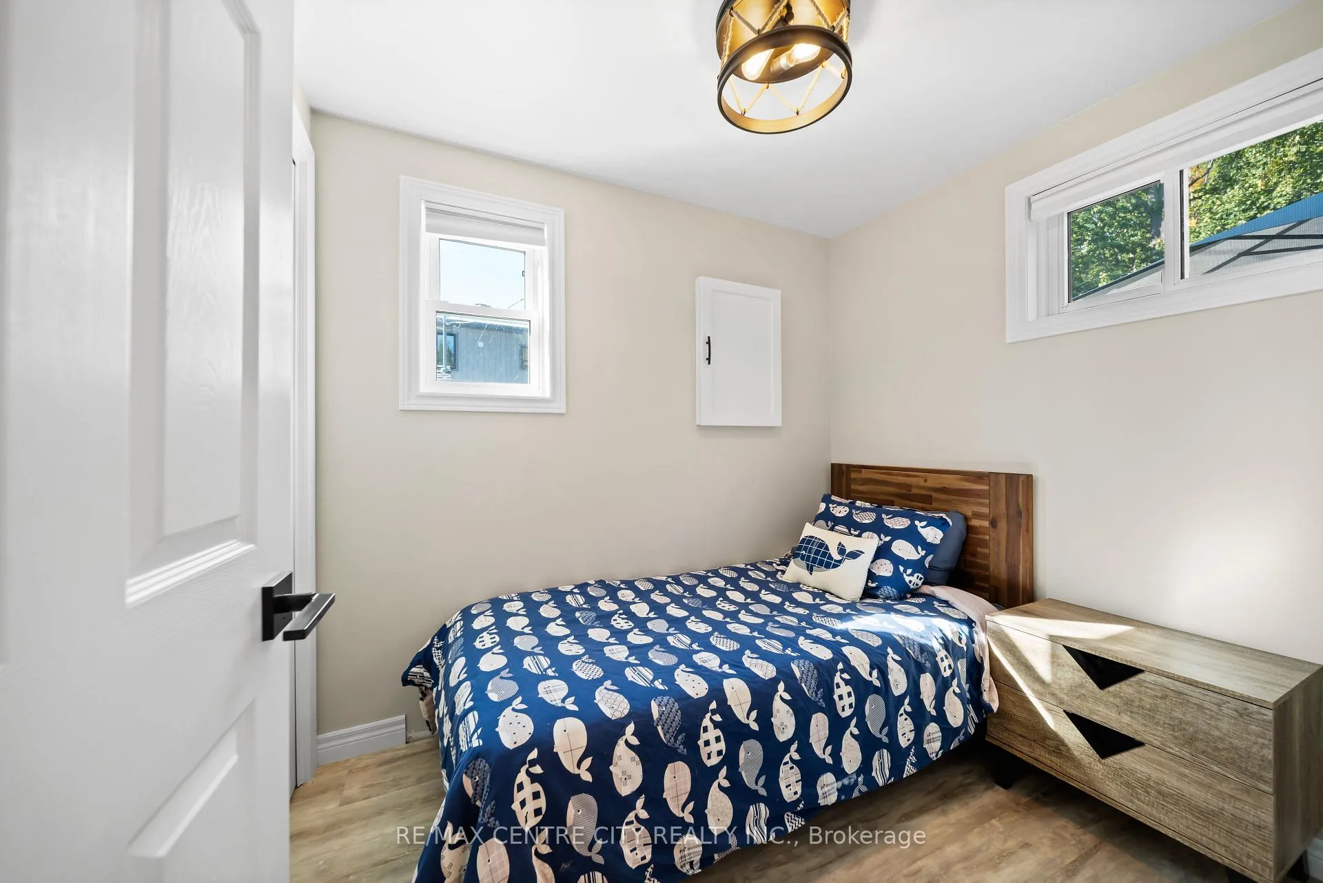 Photo 20 of 417 Edith Cavell Boulevard, Central Elgin, Rural Central Elgin — HOMEH