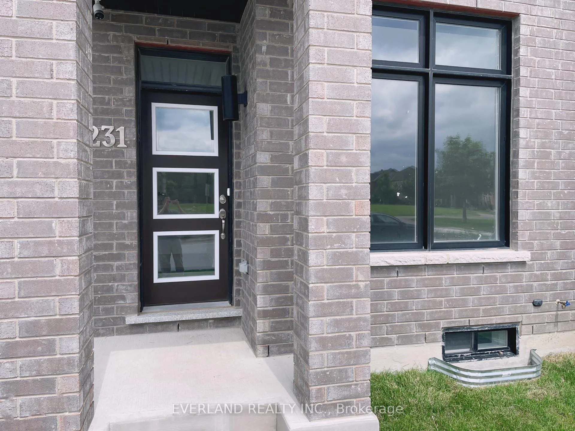 Front of Unit Bsmt, 231 Webb Street