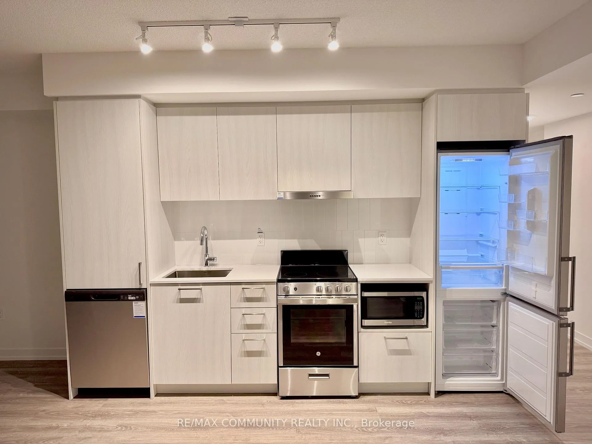 Photo 5 of Unit 317, 195 Commerce Street, Vaughan, Vaughan Corporate Centre — HOMEH