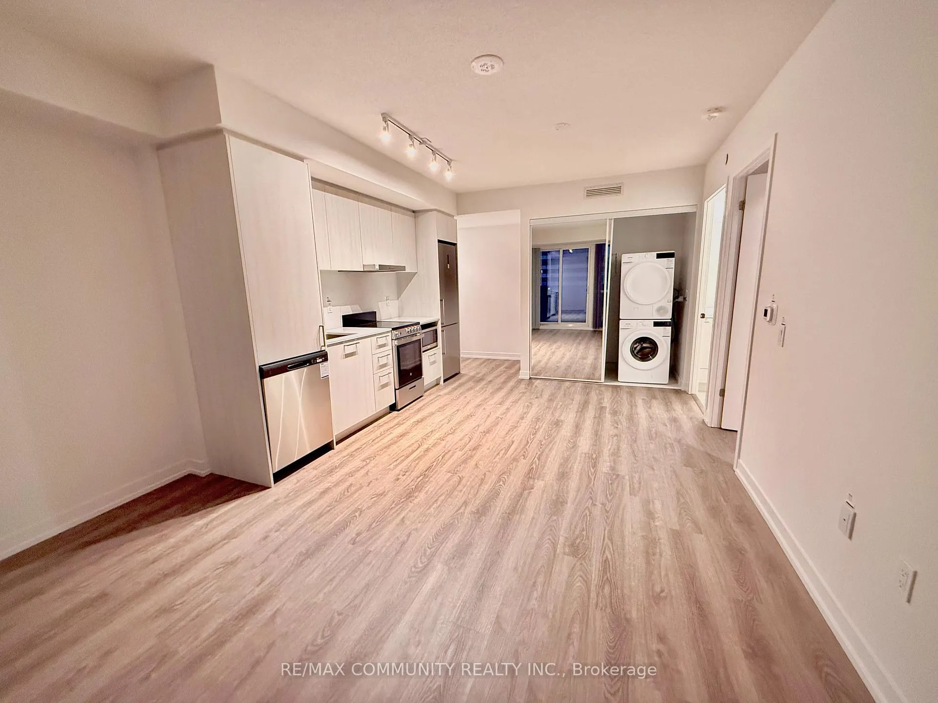 Photo 6 of Unit 317, 195 Commerce Street, Vaughan, Vaughan Corporate Centre — HOMEH