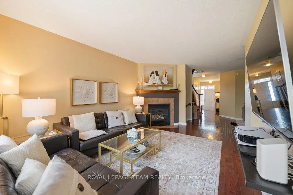 Photo 2 of 243 Royal Gala Private, Ottawa, Pineview — HOMEH