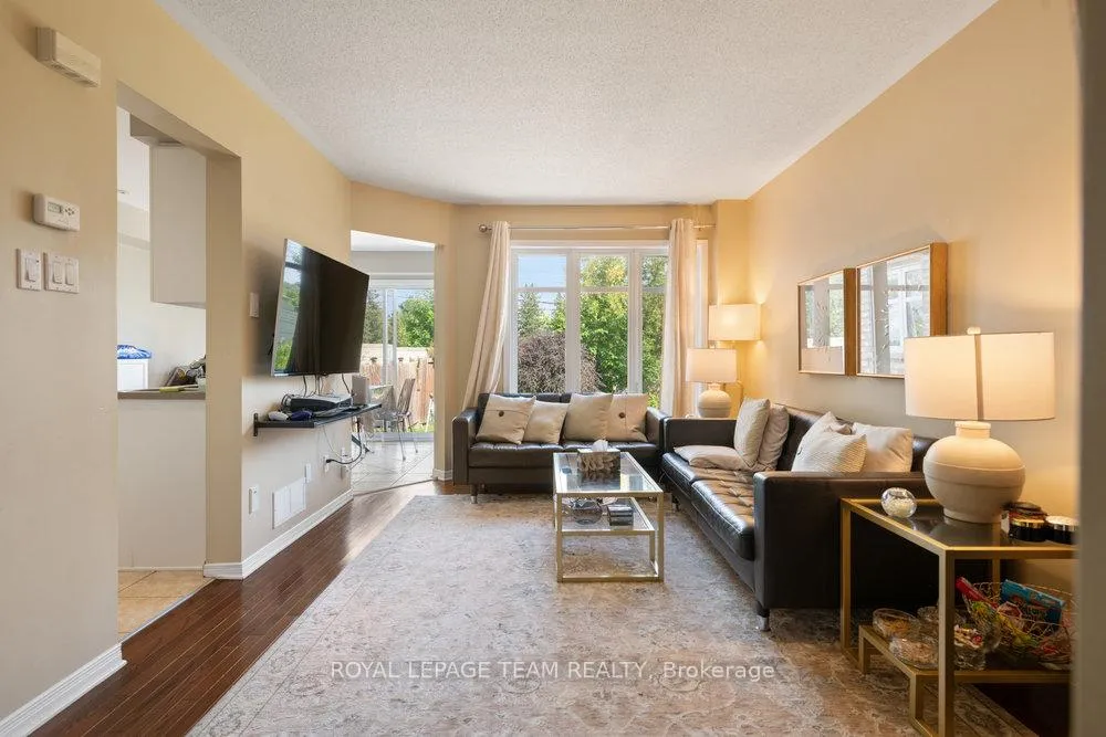 Photo 3 of 243 Royal Gala Private, Ottawa, Pineview — HOMEH