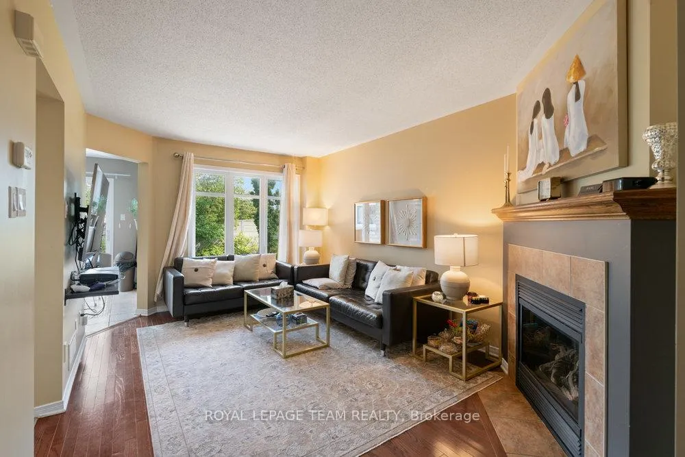 Photo 4 of 243 Royal Gala Private, Ottawa, Pineview — HOMEH