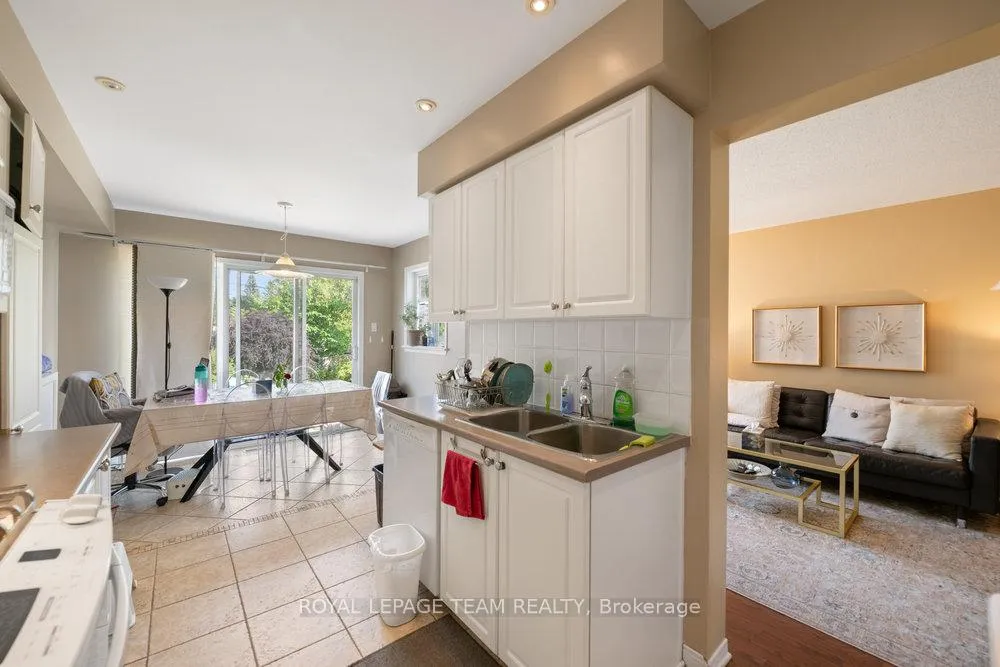 Photo 5 of 243 Royal Gala Private, Ottawa, Pineview — HOMEH