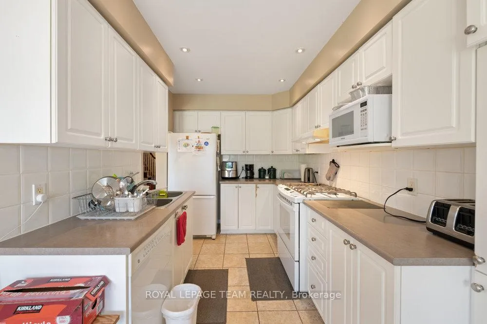 Photo 6 of 243 Royal Gala Private, Ottawa, Pineview — HOMEH