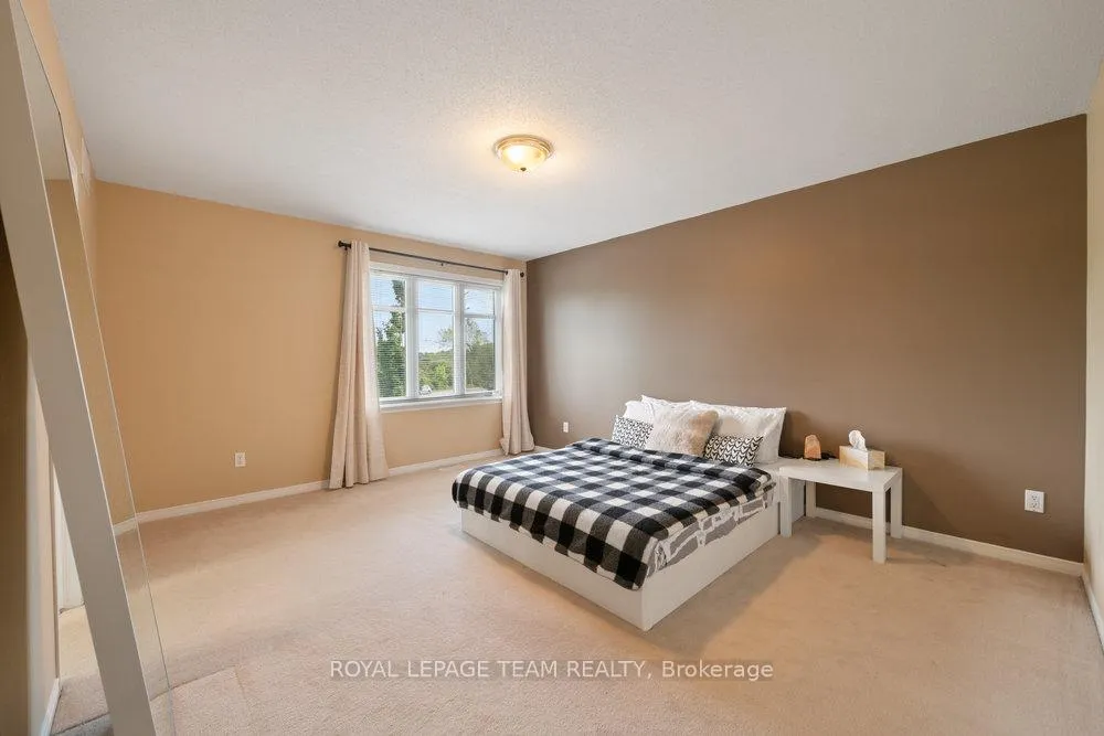Photo 9 of 243 Royal Gala Private, Ottawa, Pineview — HOMEH