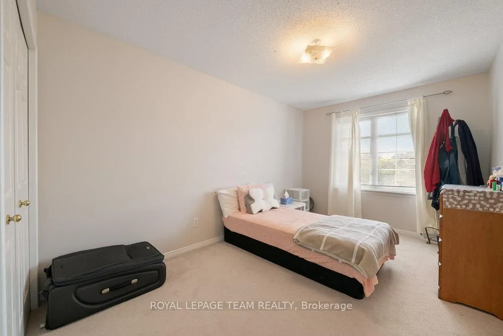 Photo 10 of 243 Royal Gala Private, Ottawa, Pineview — HOMEH