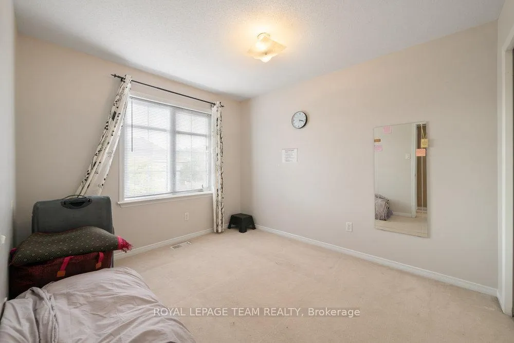 Photo 11 of 243 Royal Gala Private, Ottawa, Pineview — HOMEH