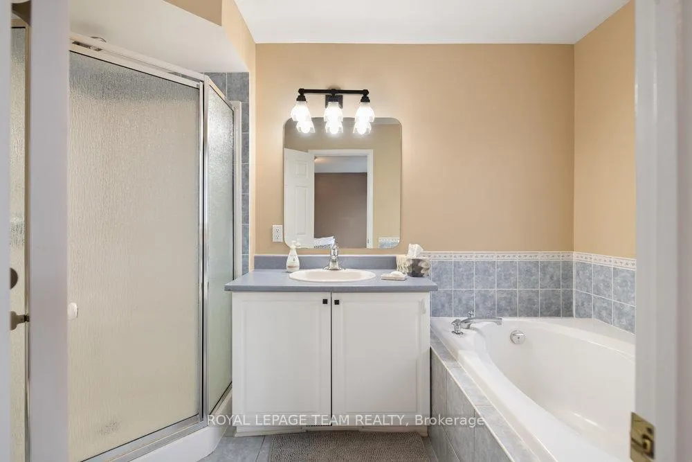 Photo 12 of 243 Royal Gala Private, Ottawa, Pineview — HOMEH