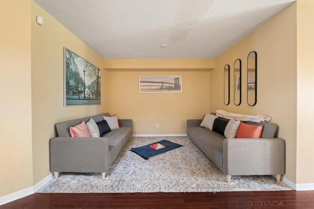 Photo 15 of 243 Royal Gala Private, Ottawa, Pineview — HOMEH
