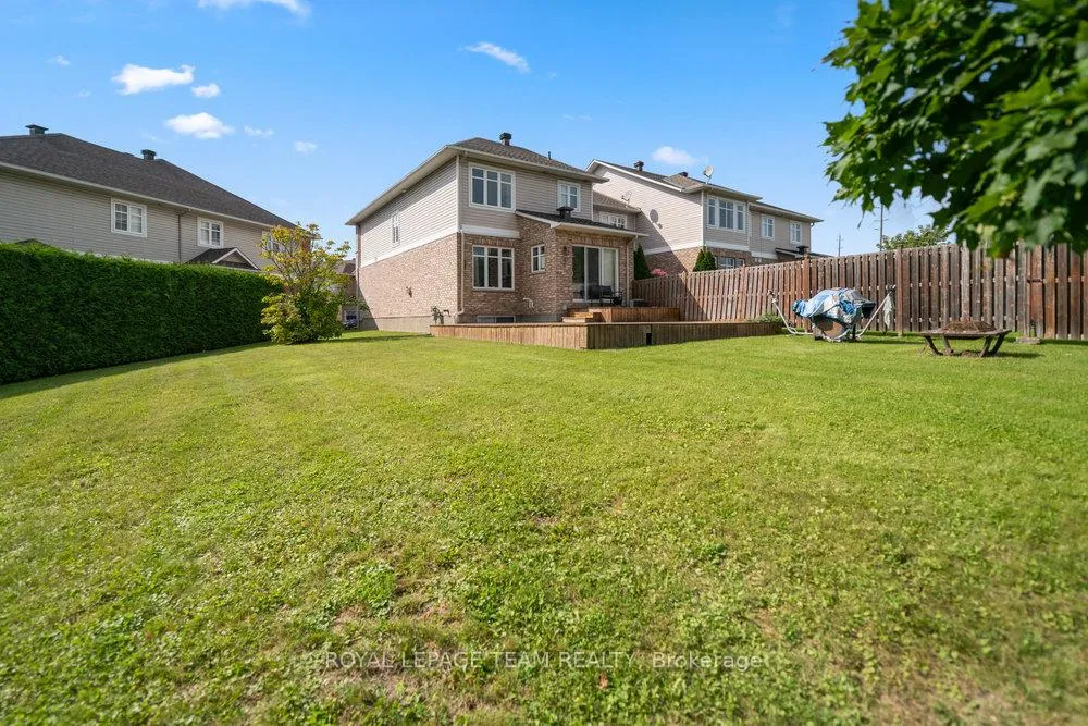 Photo 16 of 243 Royal Gala Private, Ottawa, Pineview — HOMEH