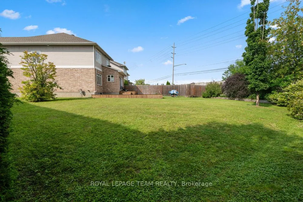 Photo 19 of 243 Royal Gala Private, Ottawa, Pineview — HOMEH