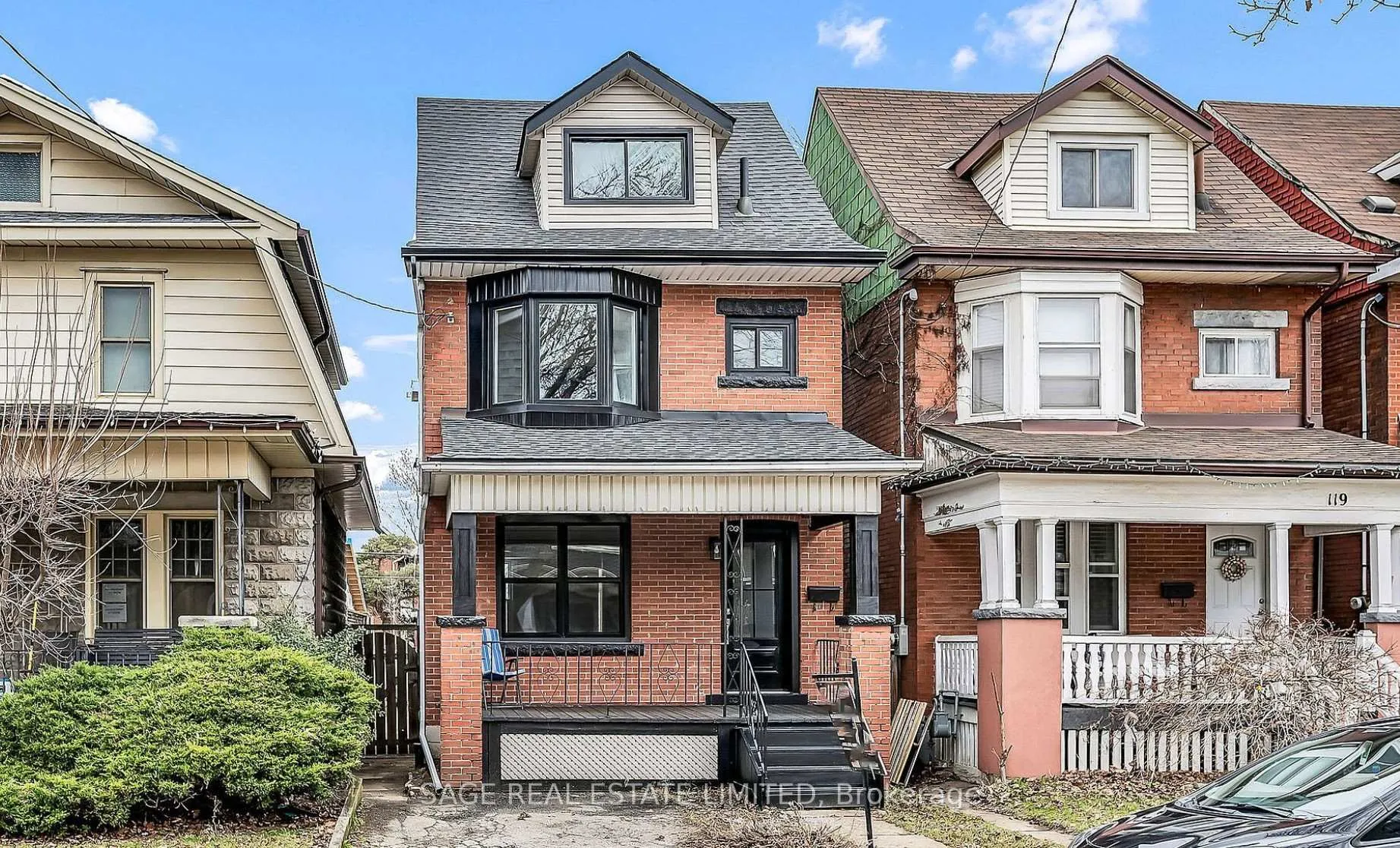 Front of 117 Rosslyn Avenue N