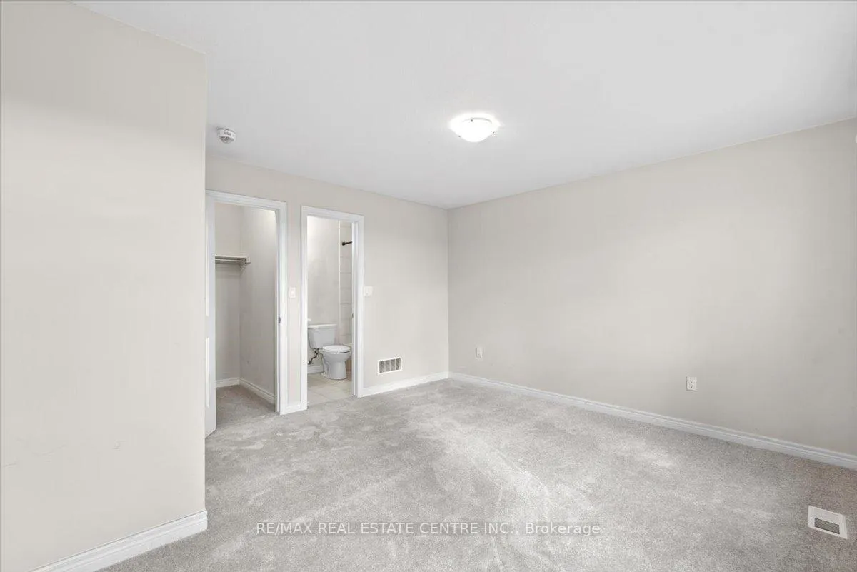 Photo 12 of 49 Crossings Way, Hamilton, Rymal — HOMEH