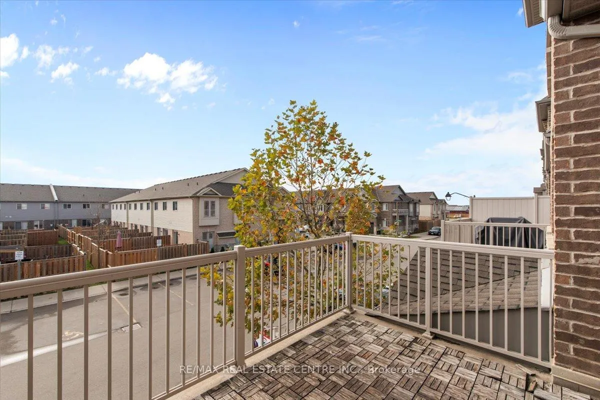 Photo 30 of 49 Crossings Way, Hamilton, Rymal — HOMEH