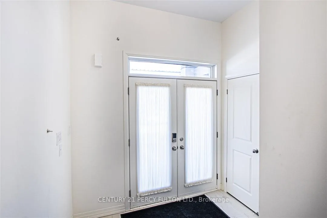 Photo 3 of 62 Cryderman Lane, Clarington, Bowmanville — HOMEH