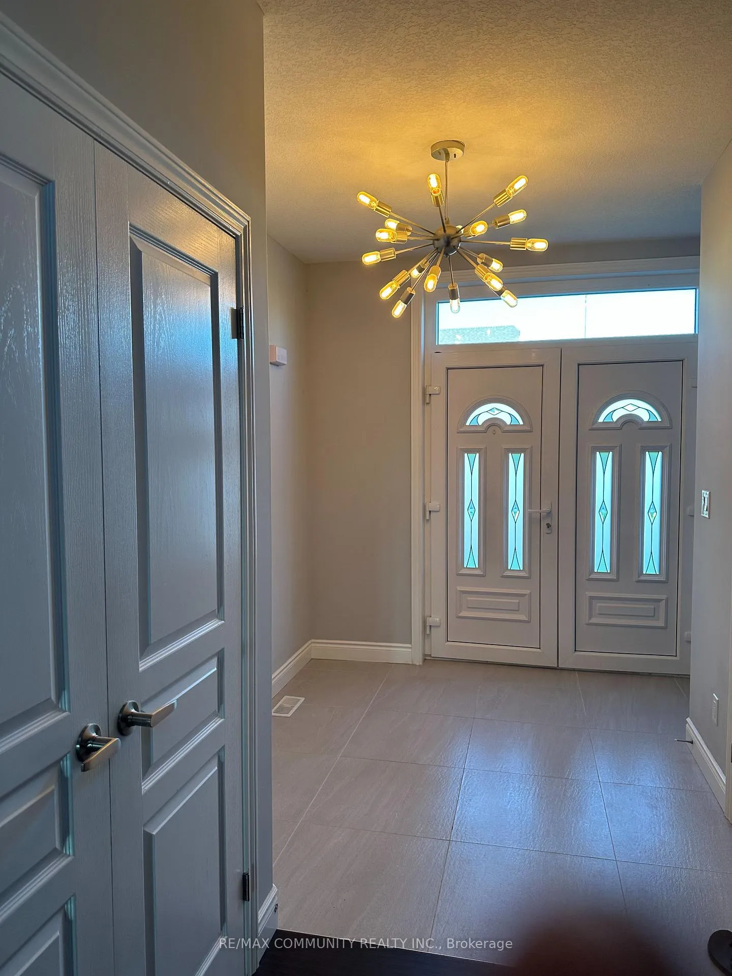 Photo 3 of 129 Savannah Ridge Drive, Brant, Paris — HOMEH