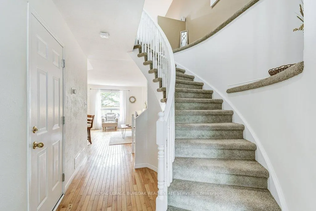 Photo 5 of 85 Foxborough Drive, Hamilton, Ancaster — HOMEH