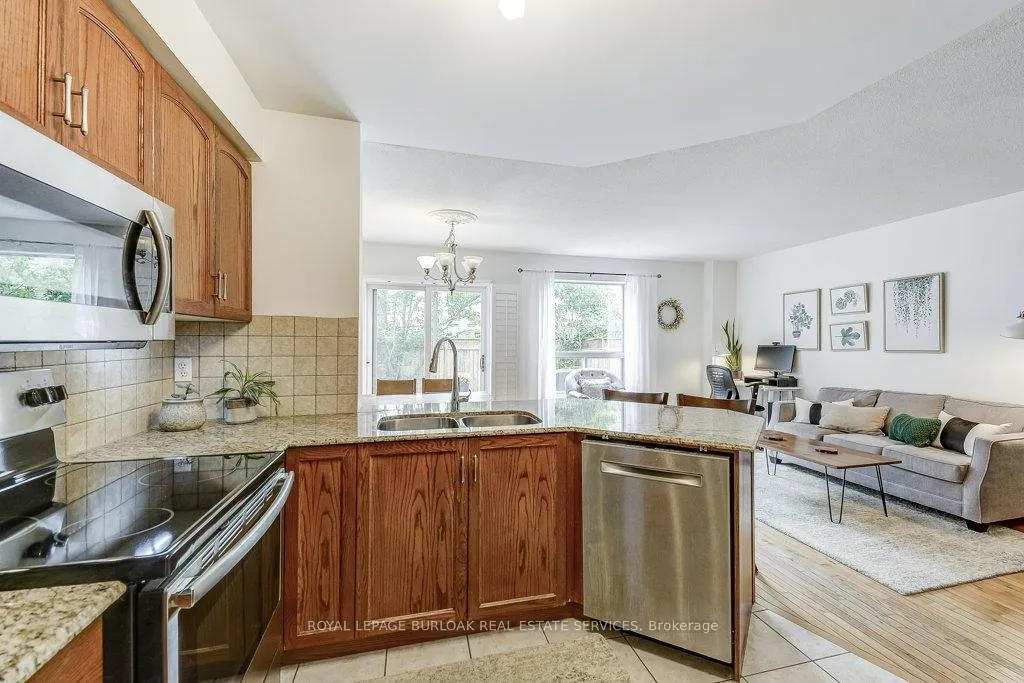 Photo 13 of 85 Foxborough Drive, Hamilton, Ancaster — HOMEH