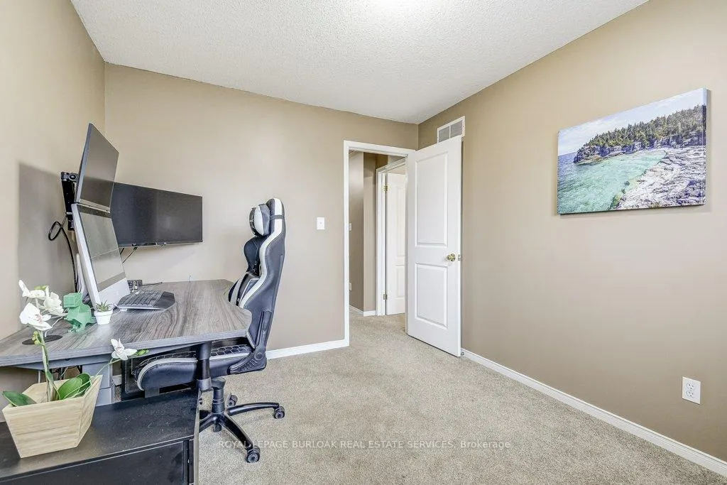 Photo 21 of 85 Foxborough Drive, Hamilton, Ancaster — HOMEH