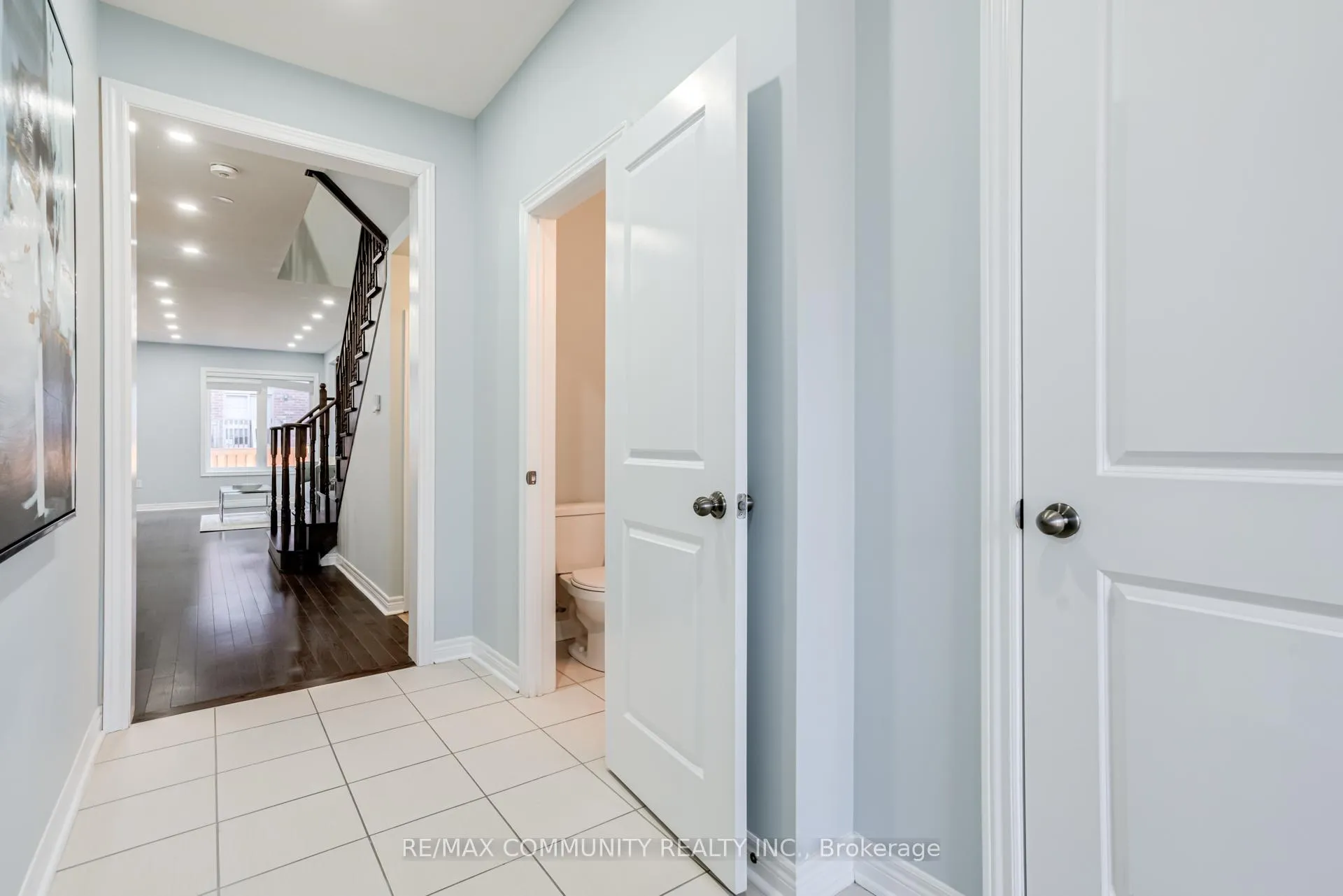 Photo 5 of 31 Padbury Trail, Brampton, Northwest Brampton — HOMEH