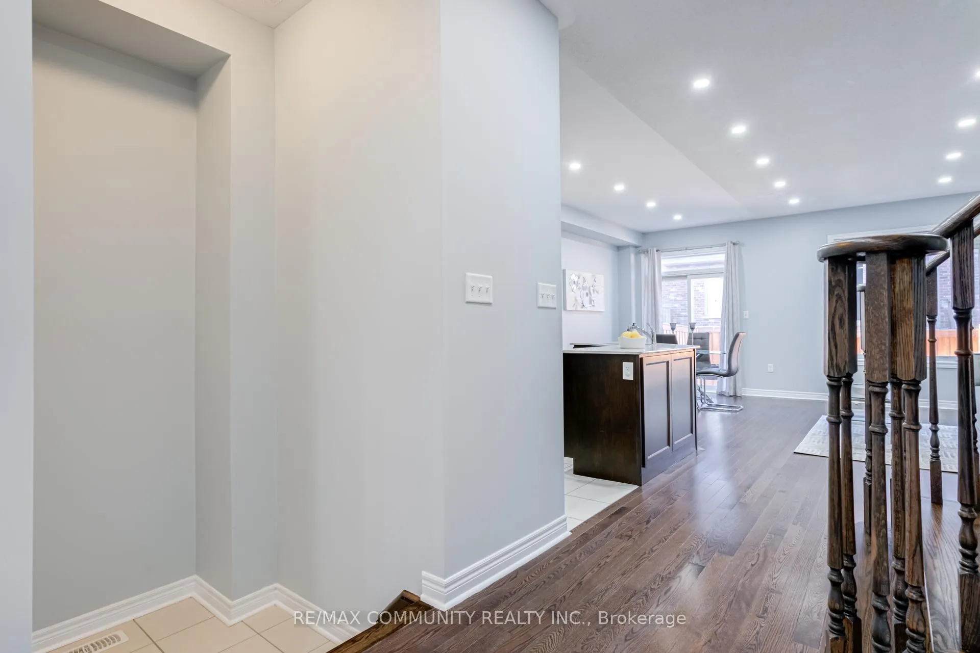 Photo 6 of 31 Padbury Trail, Brampton, Northwest Brampton — HOMEH