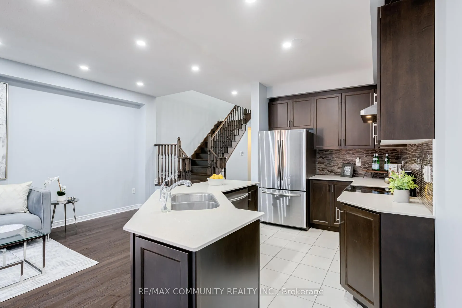 Photo 8 of 31 Padbury Trail, Brampton, Northwest Brampton — HOMEH