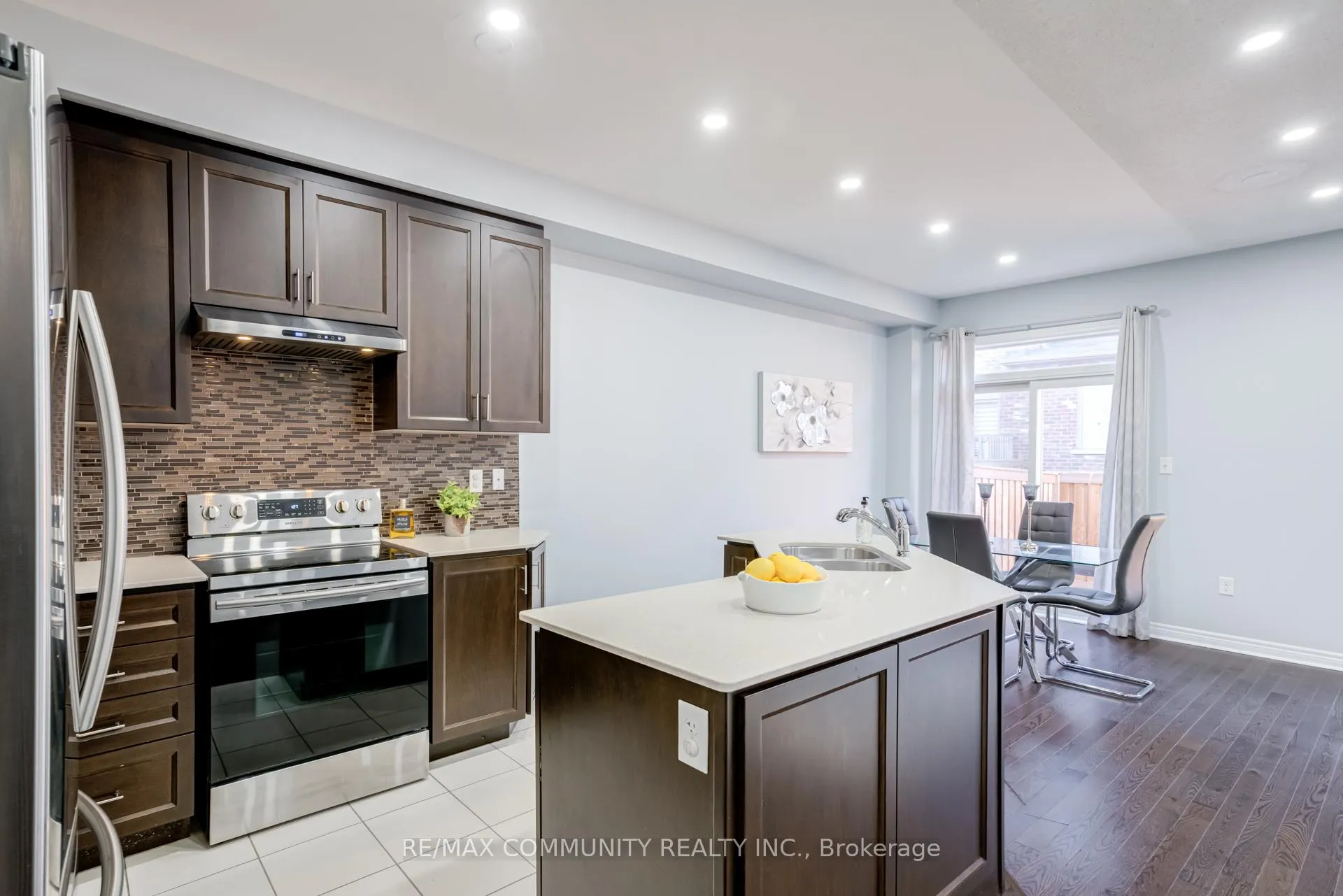 Photo 9 of 31 Padbury Trail, Brampton, Northwest Brampton — HOMEH