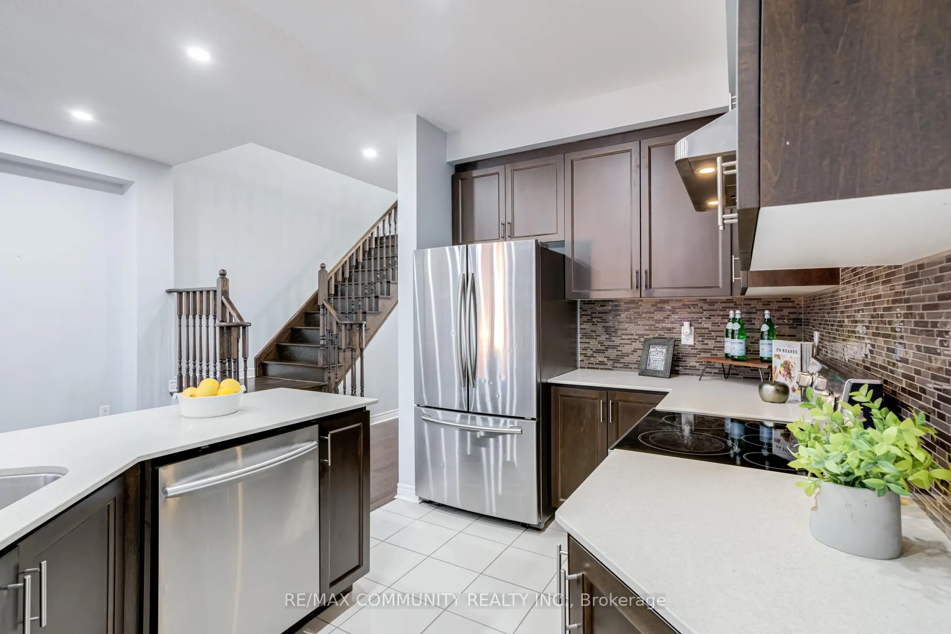 Photo 10 of 31 Padbury Trail, Brampton, Northwest Brampton — HOMEH