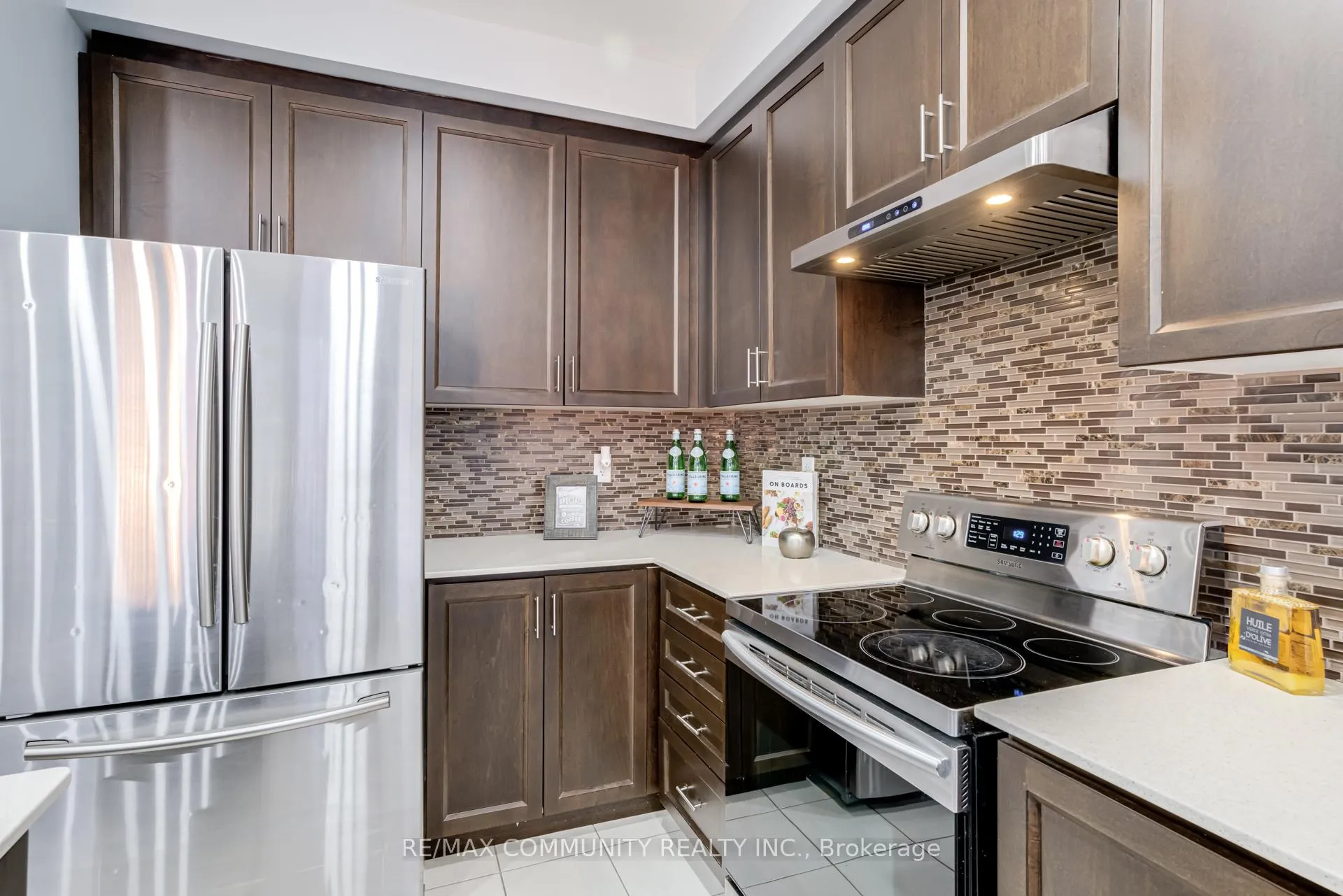 Photo 11 of 31 Padbury Trail, Brampton, Northwest Brampton — HOMEH