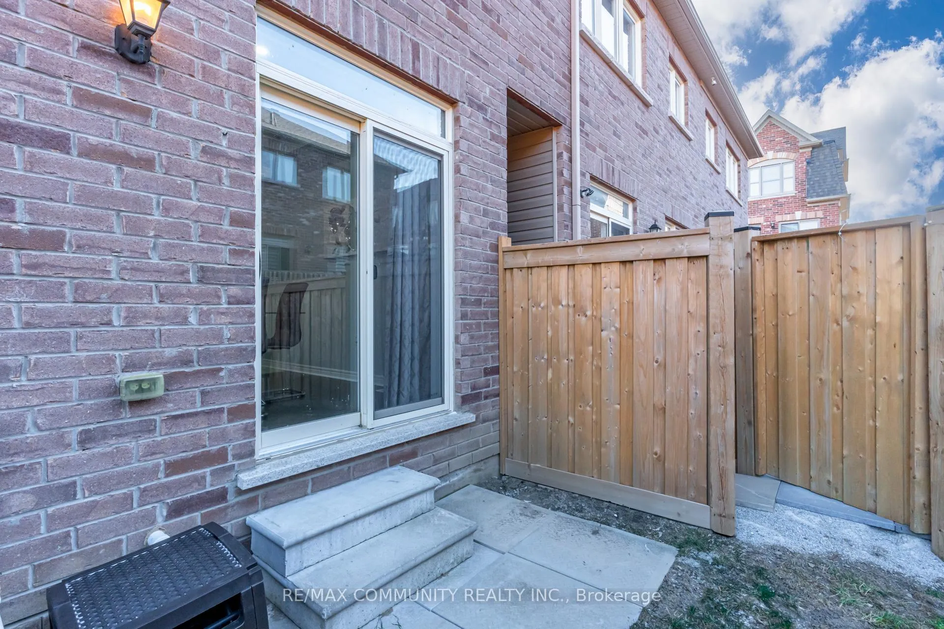 Photo 38 of 31 Padbury Trail, Brampton, Northwest Brampton — HOMEH