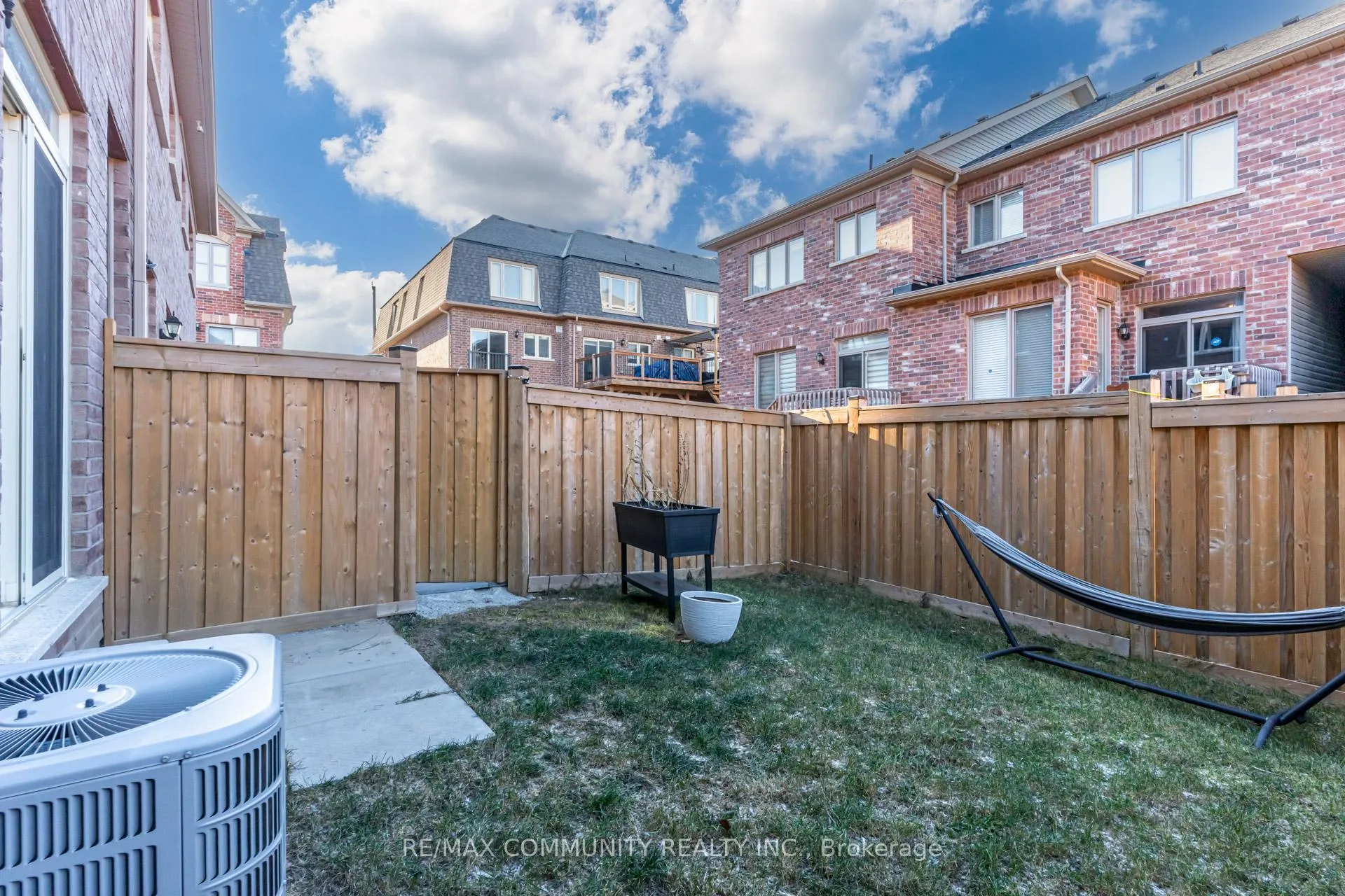 Photo 39 of 31 Padbury Trail, Brampton, Northwest Brampton — HOMEH