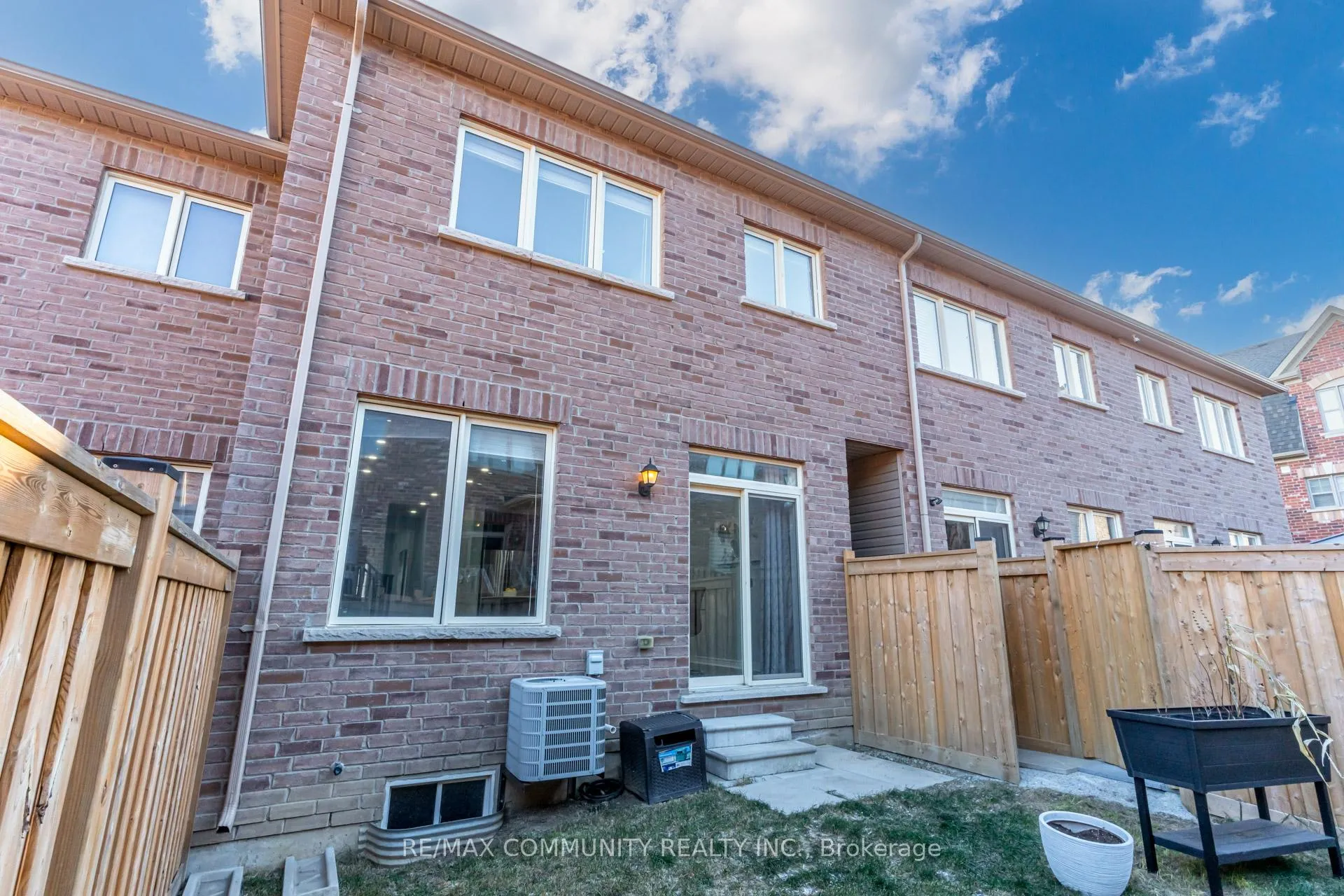 Photo 40 of 31 Padbury Trail, Brampton, Northwest Brampton — HOMEH
