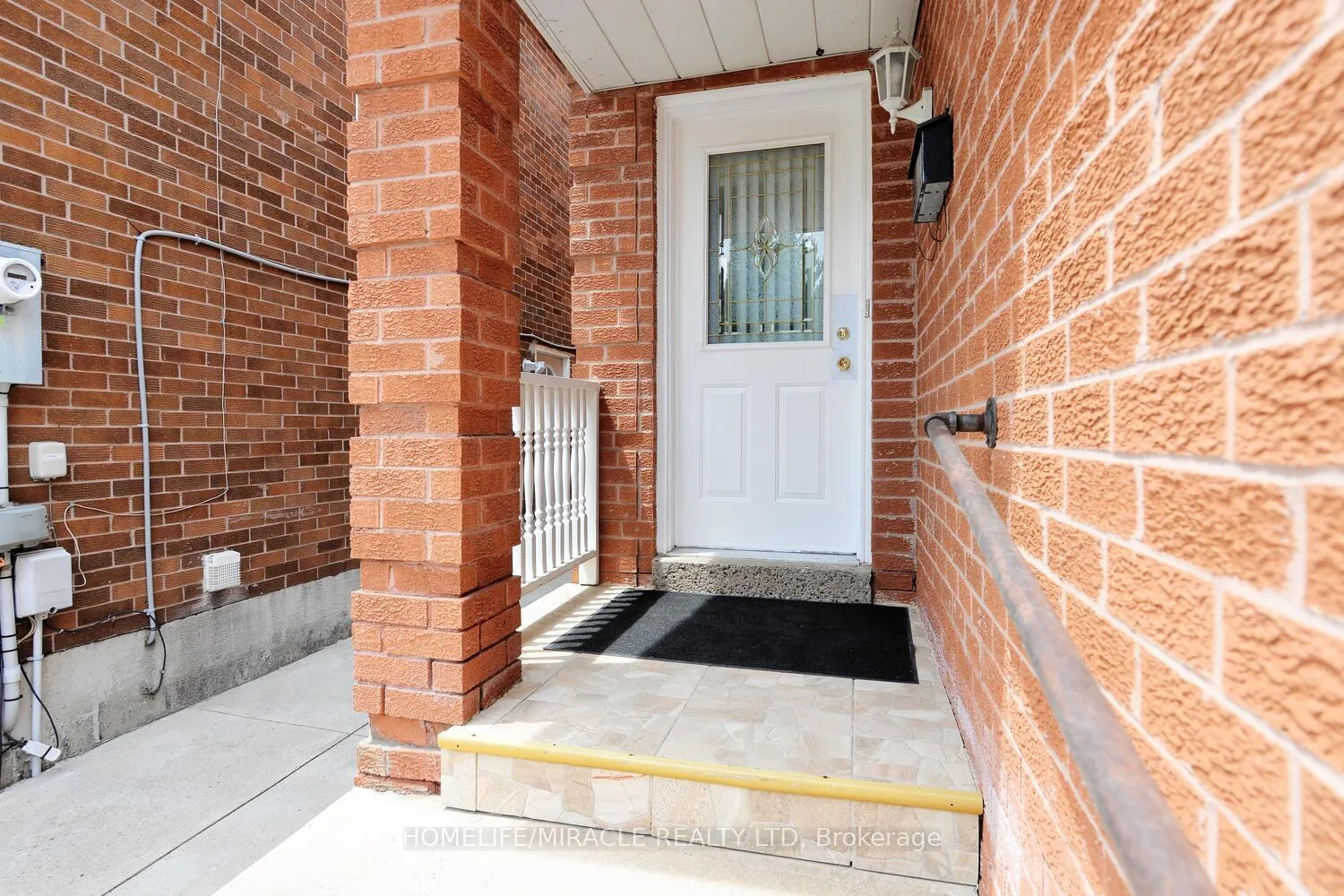 Photo 3 of Unit Upper, 98 Gatesgill Street, Brampton, Brampton West — HOMEH