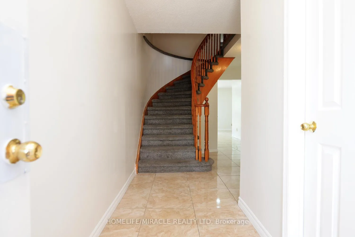 Photo 4 of Unit Upper, 98 Gatesgill Street, Brampton, Brampton West — HOMEH