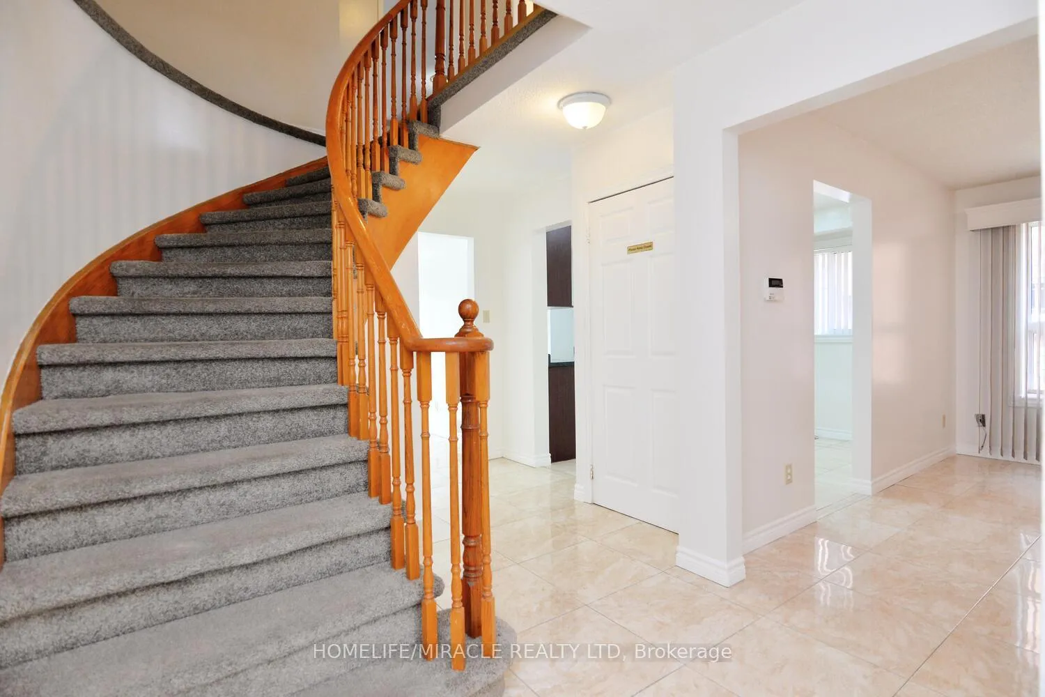Photo 5 of Unit Upper, 98 Gatesgill Street, Brampton, Brampton West — HOMEH