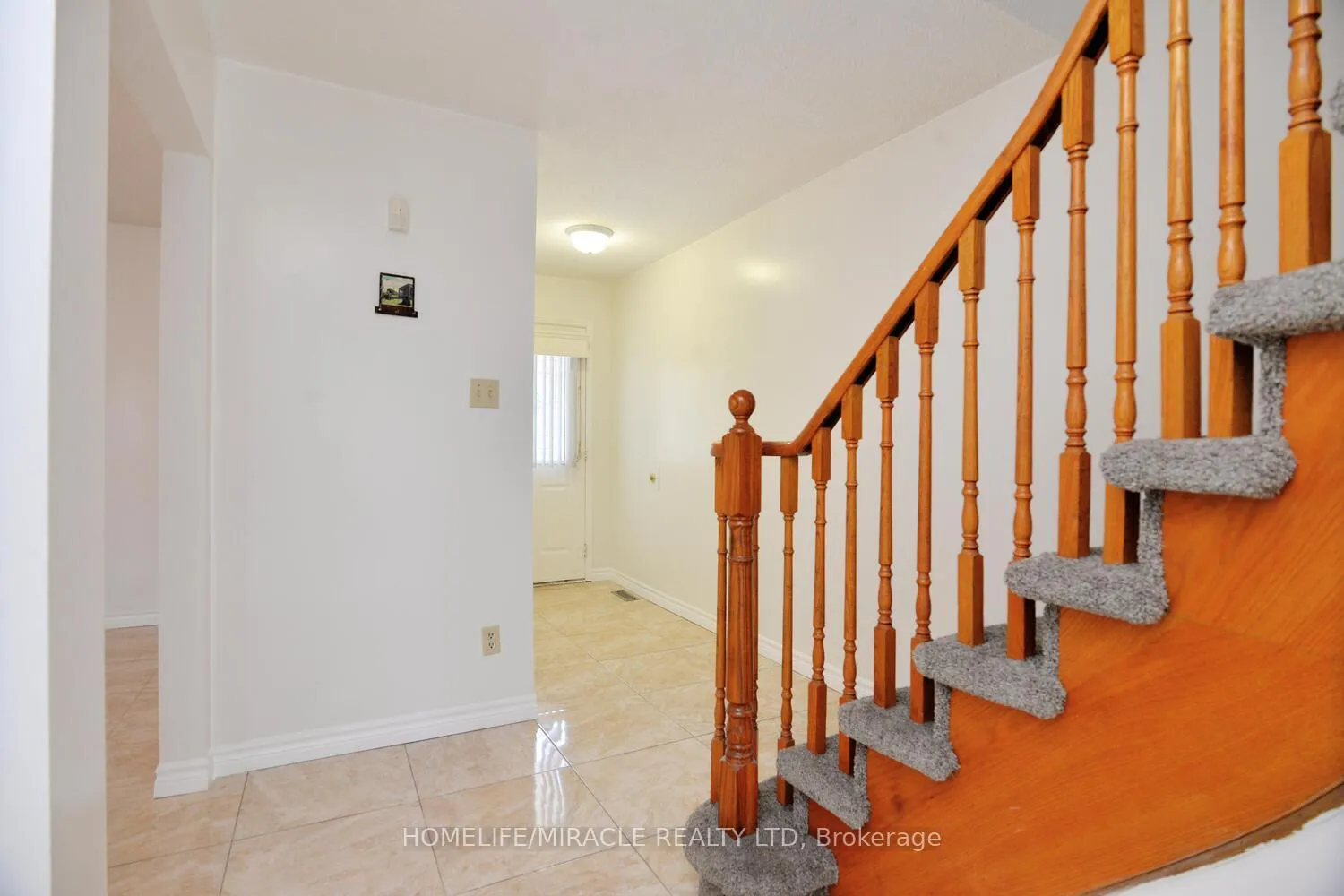 Photo 7 of Unit Upper, 98 Gatesgill Street, Brampton, Brampton West — HOMEH