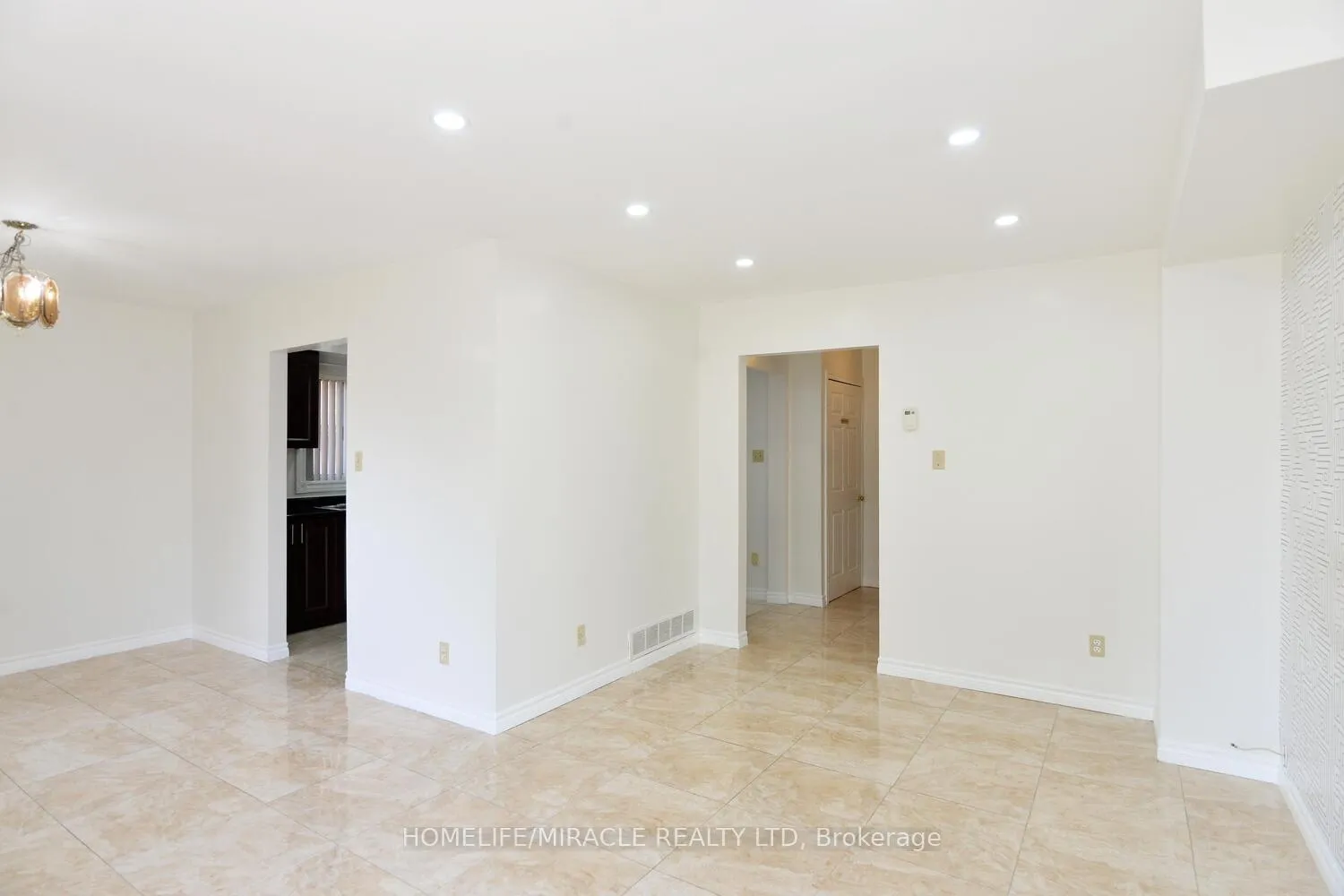 Photo 12 of Unit Upper, 98 Gatesgill Street, Brampton, Brampton West — HOMEH