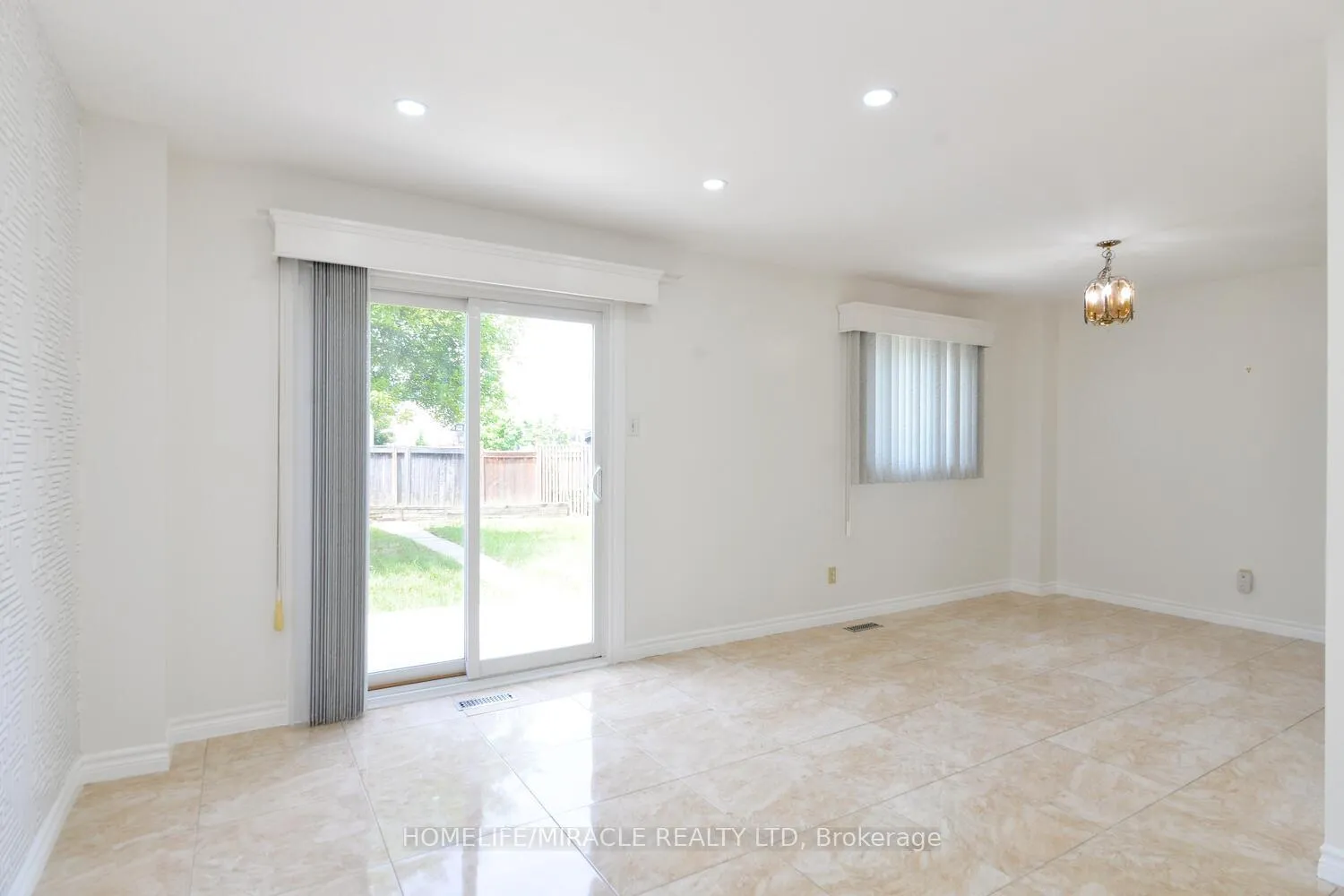 Photo 13 of Unit Upper, 98 Gatesgill Street, Brampton, Brampton West — HOMEH