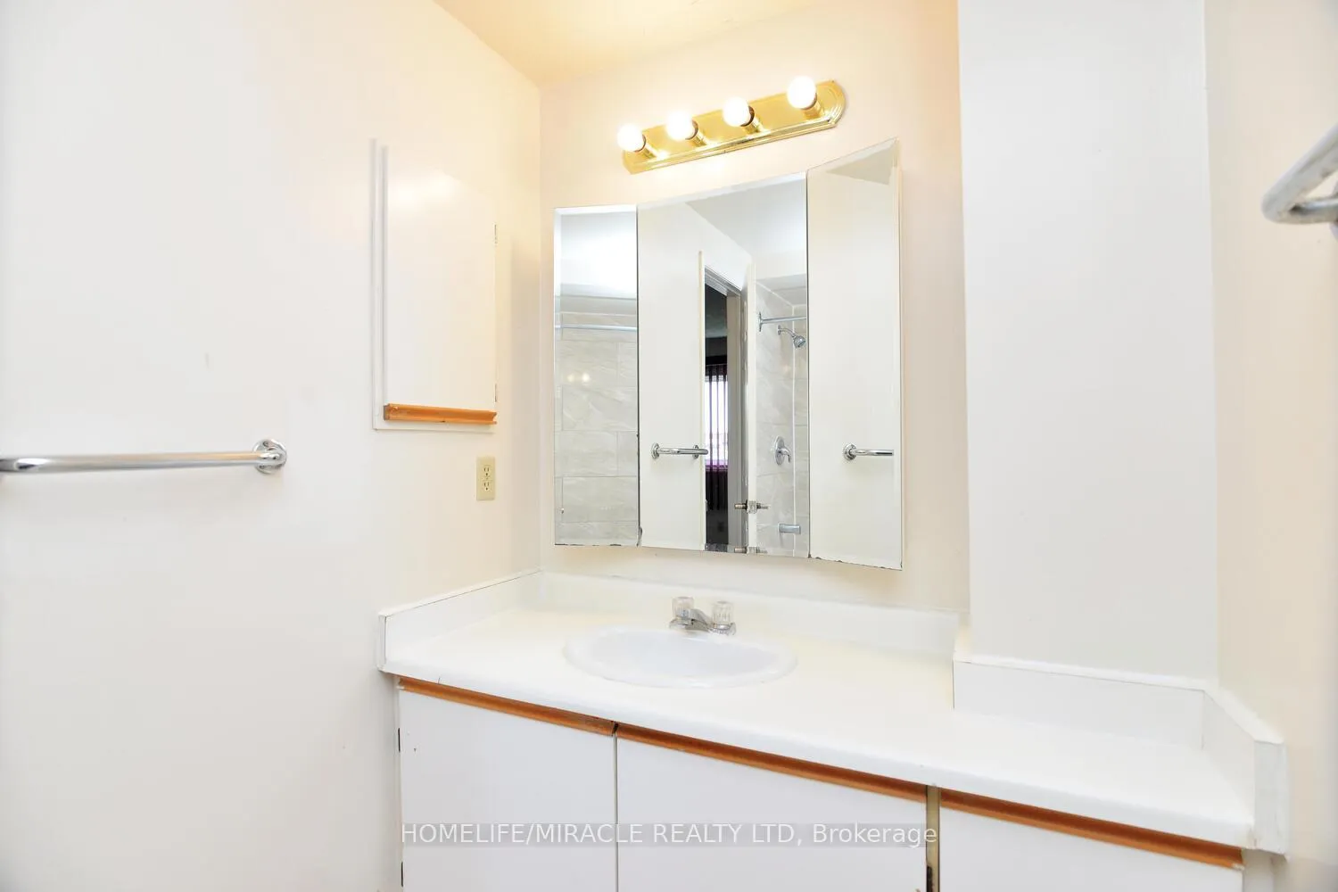 Photo 25 of Unit Upper, 98 Gatesgill Street, Brampton, Brampton West — HOMEH