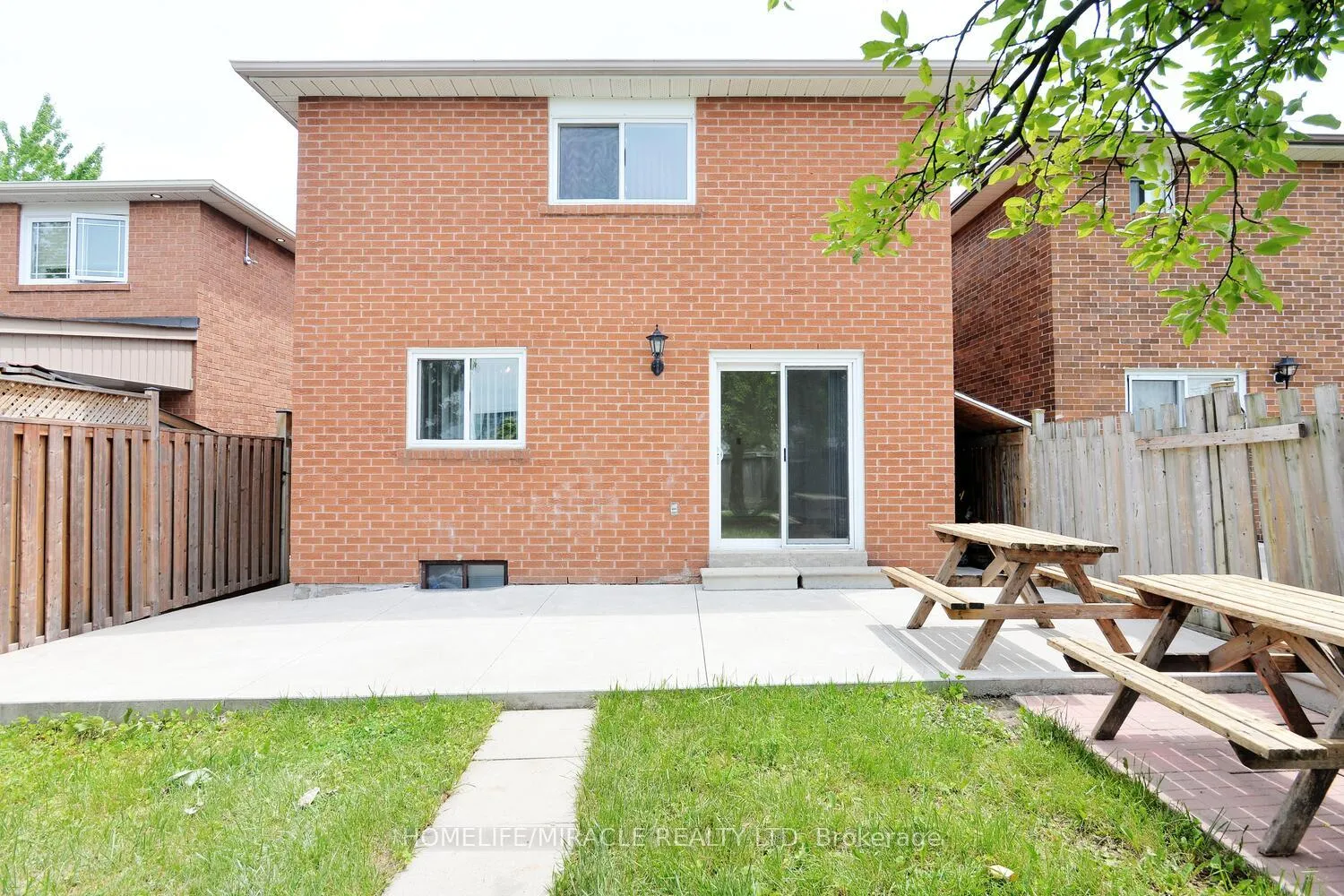 Photo 35 of Unit Upper, 98 Gatesgill Street, Brampton, Brampton West — HOMEH