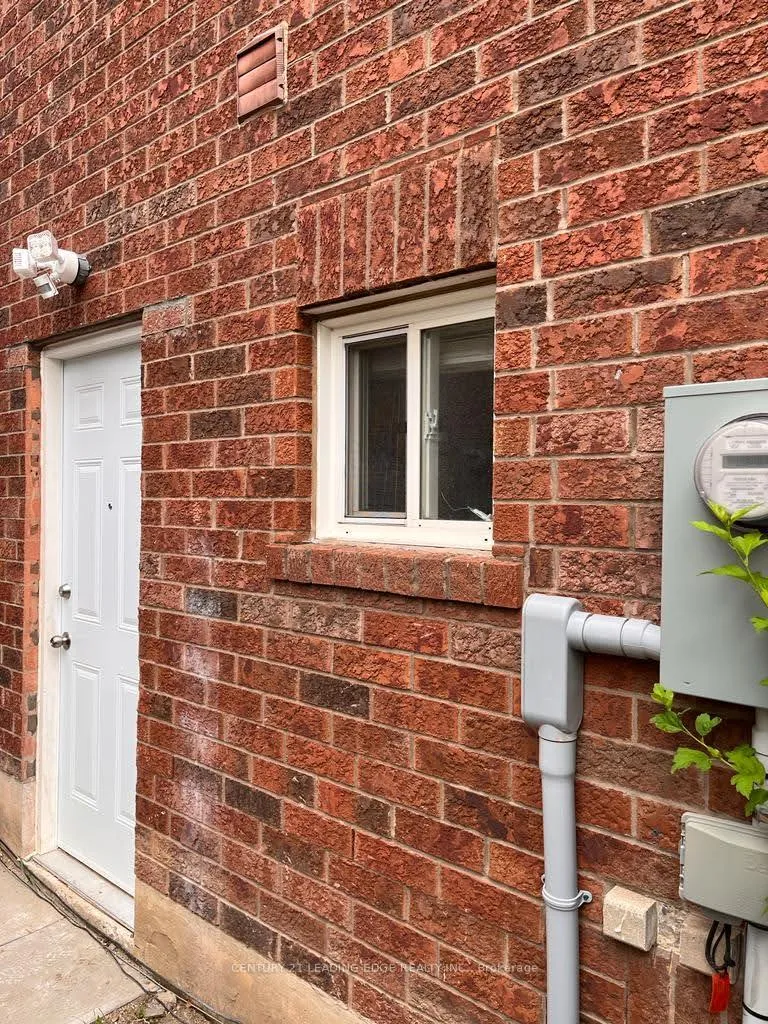 Photo 4 of Unit BSMT, 131 Farthingale Crescent, Brampton, Fletcher's Meadow — HOMEH