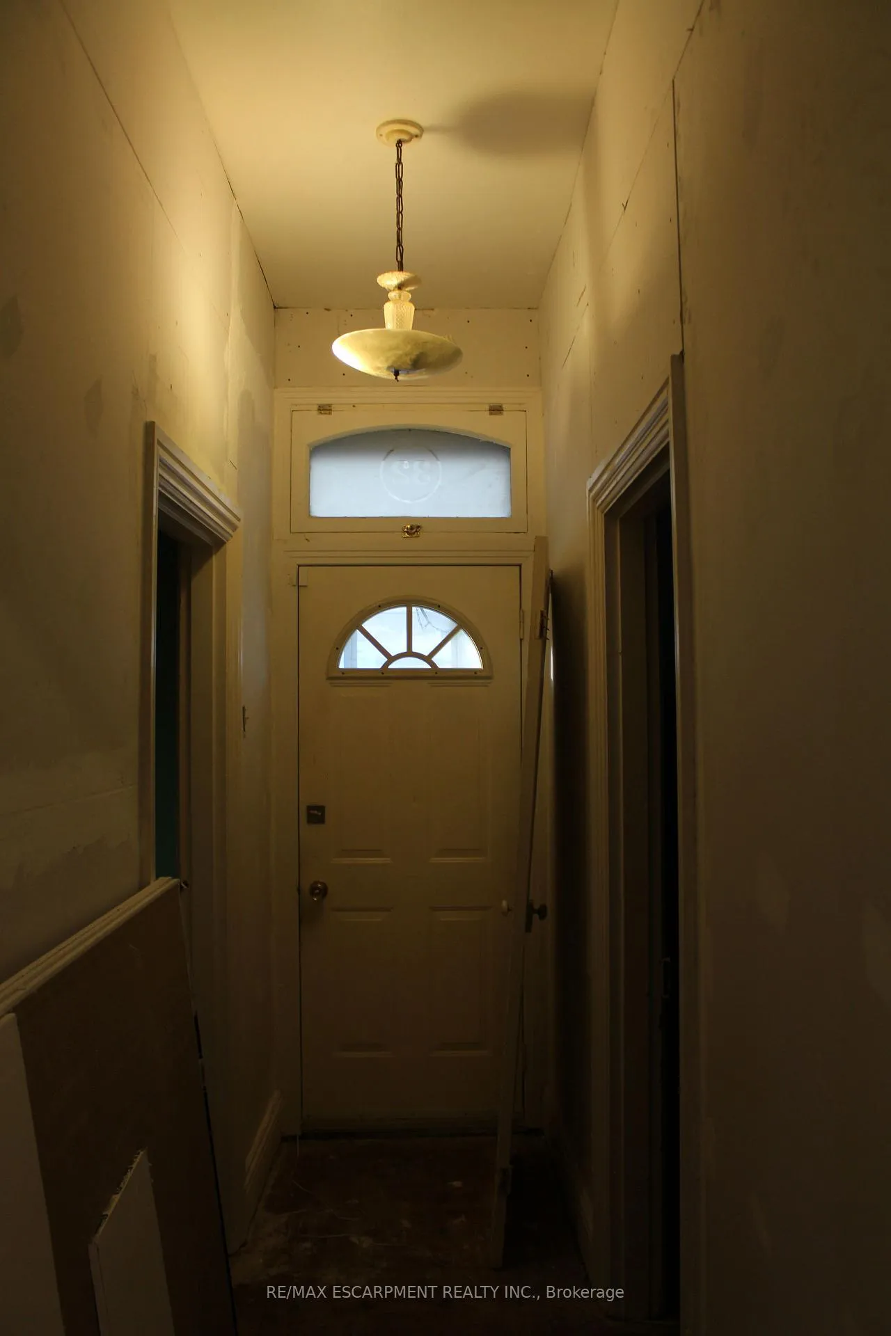 Photo 10 of 32 Steven Street, Hamilton, Landsdale — HOMEH