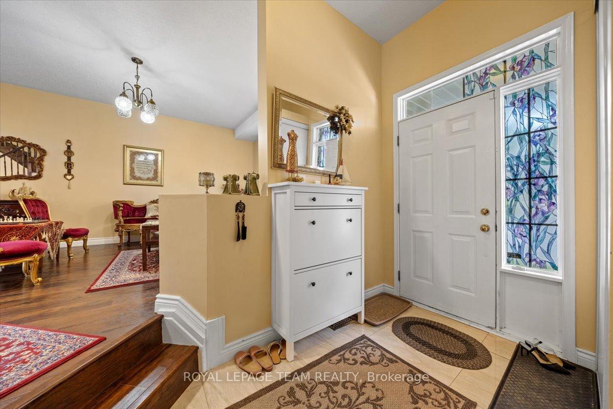 Photo 5 of 12 Sunvale Way, Ottawa, Barrhaven East — HOMEH