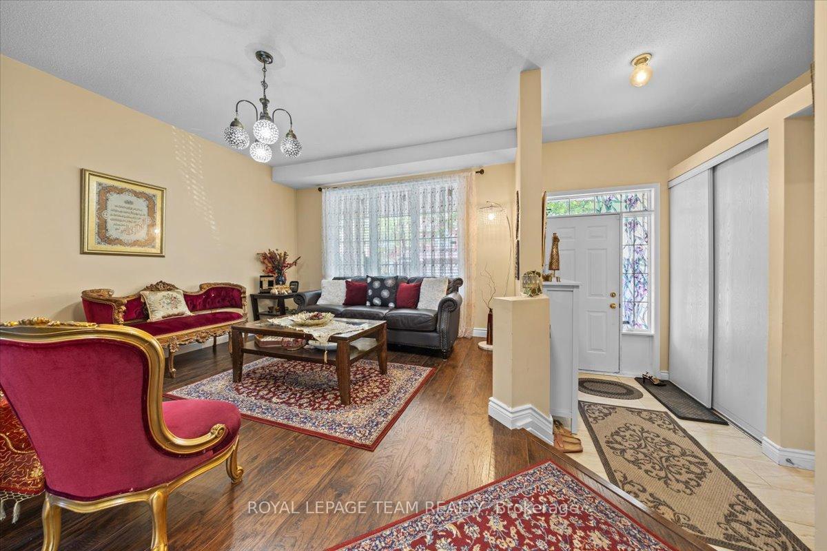 Photo 7 of 12 Sunvale Way, Ottawa, Barrhaven East — HOMEH