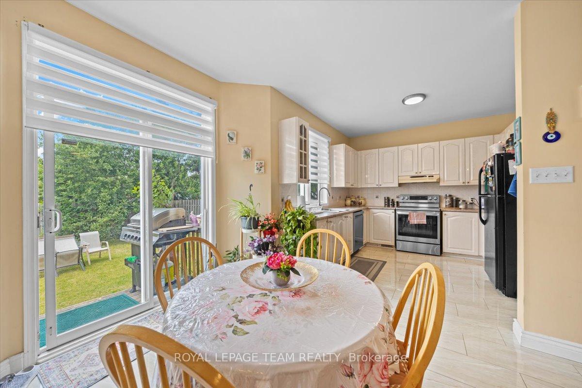 Photo 19 of 12 Sunvale Way, Ottawa, Barrhaven East — HOMEH