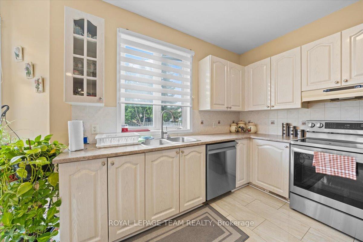 Photo 21 of 12 Sunvale Way, Ottawa, Barrhaven East — HOMEH